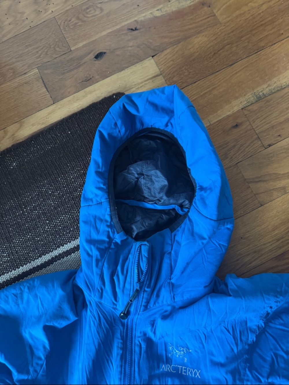 Arc'teryx Atom Bright Blue Hooded Puffer Jacket - Picture 3 of 6